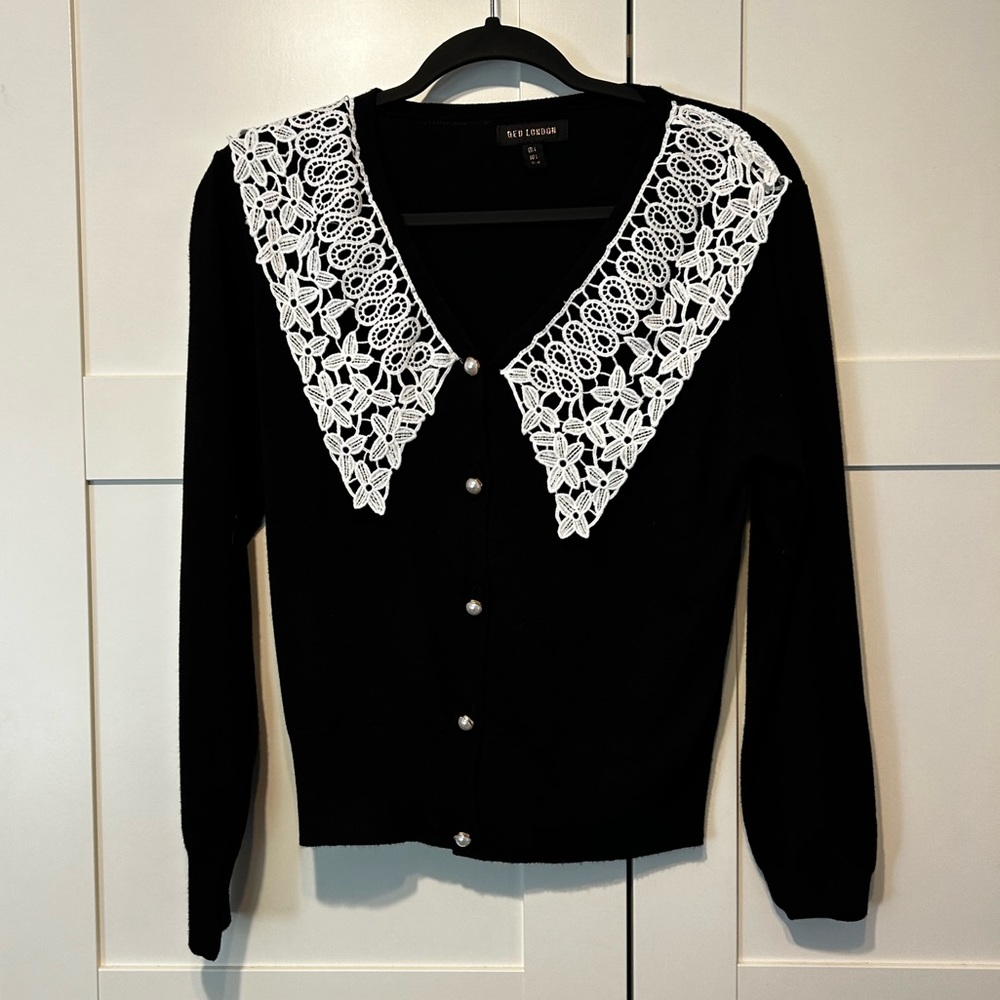 Lace collar cardigan with pearl buttons NWOT